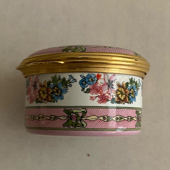 Halcyon Days porcelain box c.1999 in excellent condition - Picture 4 of 5